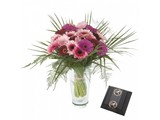 Gerberaboeket in roze tinten met 4 bonbons