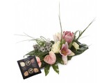 stijlvol roze arrangement met 9 bonbons