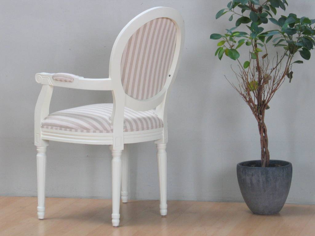 Witte barok stoel rococo met beige bekleding meubeltrefpunt ... Woonkamer beige wit