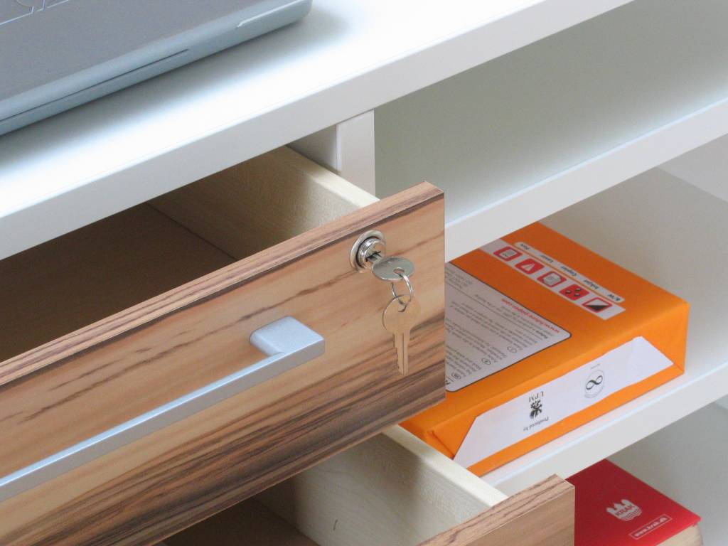 Tvilum bureau wit hoogglans prima met ladeblok en legplanken ...