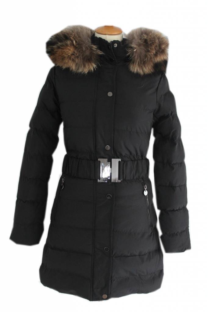 Dames winterjassen 2019 JASSEN. Een perfect zittende jas is essentieel in de garderobe van elke vrouw. Bij ONLY hebben we een grote selectie aan coole en eigentijdse winterjassen en lichte jassen. Ga voor een warme parka, een geweldige wollen mantel of een zachte donsjas.