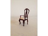 AM007 stoel met armleuning, mahonie €7,95 AFM: 10x4,5x4,5 cm