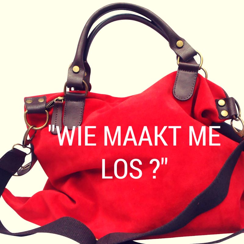 Nog 4 stuks op voorraad van deze prachtige rode suede schoudertas.
