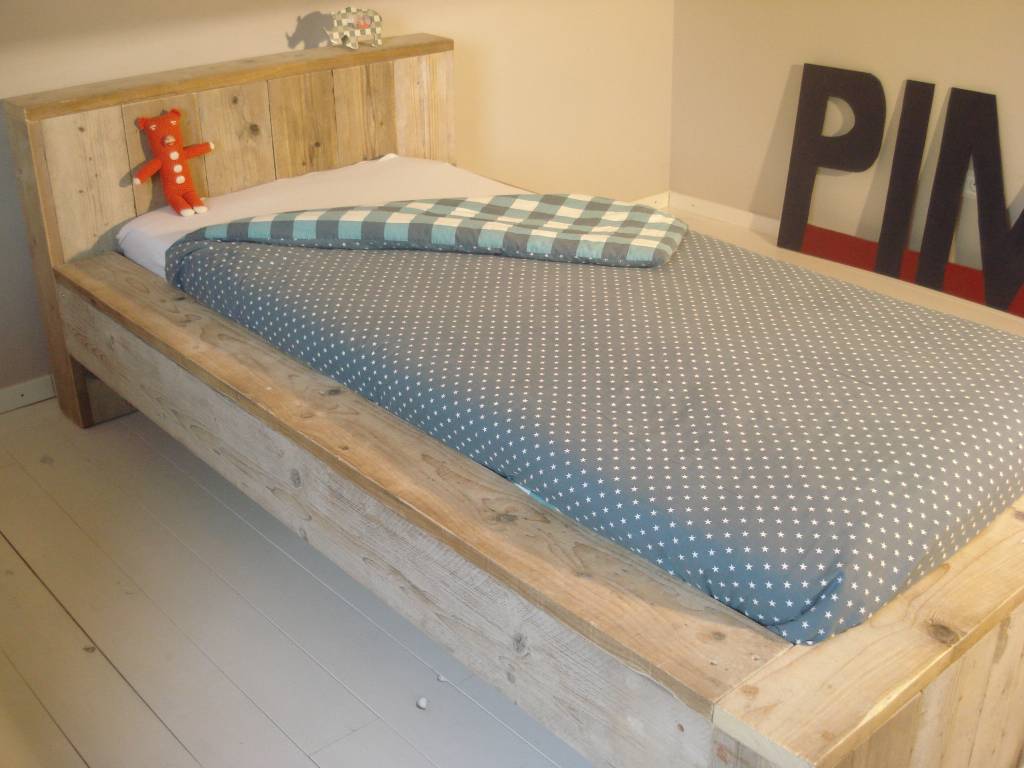 Pure steigerhouten bed blokvorm pure wood design Kast bedden voor kinderen