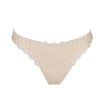 Marie-Jo avero string huid Marie-Jo avero string huid