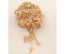 Haarelastiek creme gevlochten met bloem Haarelastiek creme gevlochten met bloem