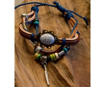 Leren armband met witte krakkelee steen Leren armband met witte krakkelee steen
