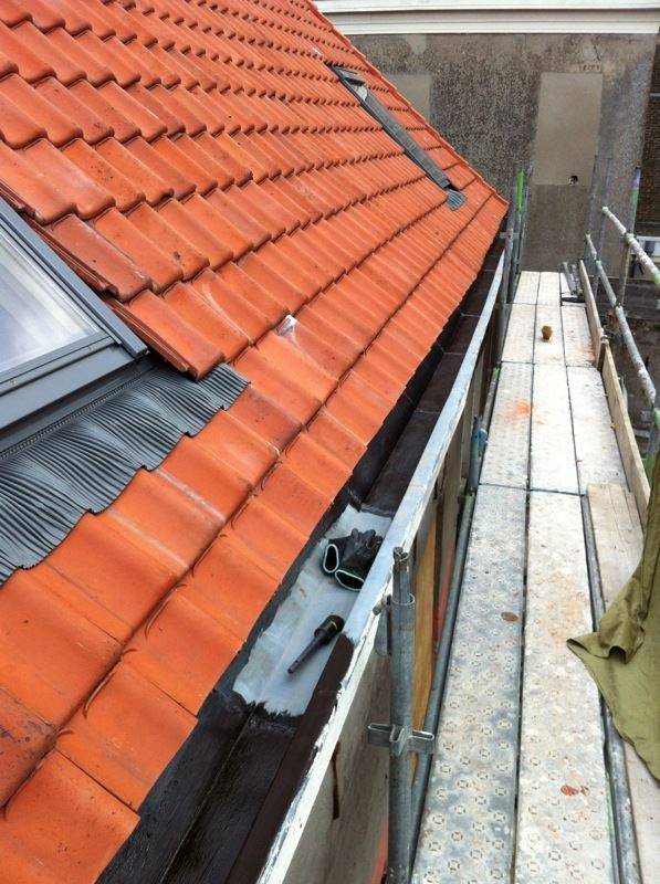 Dakgootreparatie met Gummil Premium vloeibaar rubber