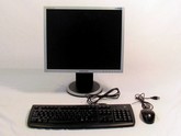 Samsung 19 inch monitor + Logitech toetsenbord en muis