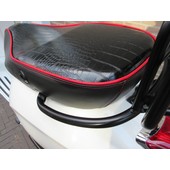 Custom Vespa Primavera zadel zwart/rood