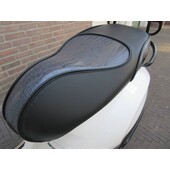Zeer uniek zadel voor Vespa Primavera en Sprint