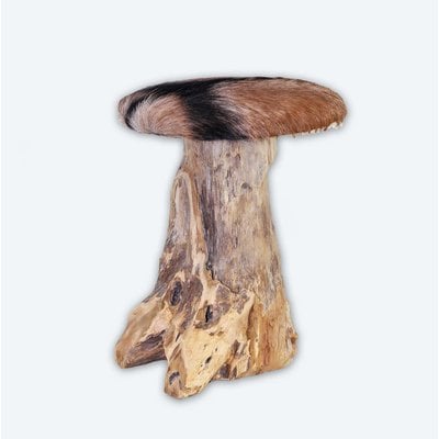 Sitzhocker mit Ziegenfell