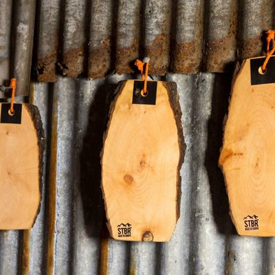 Broodplank eco elzenhout natural 30-35cm "board with bark"