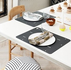 Tischsets und Servietten