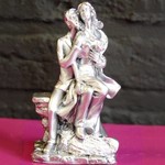 Beeldje liefde op rots Beeldje liefde op rots