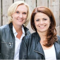 Christine van der Linden & Carla de Barros Barbosa