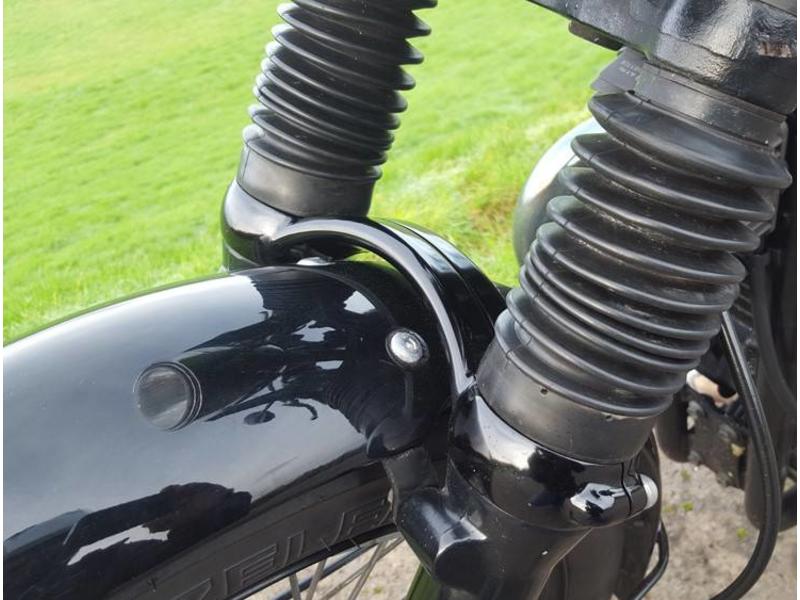 Fork Brace for Triumph Bonneville Thruxton Scrambler British Legends