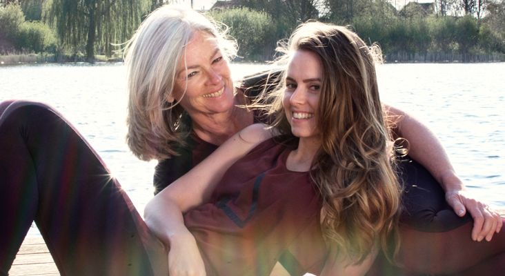 WIN A GIFT CARD WITH A VALUE OF 100,- FOR MOTHER'S DAY