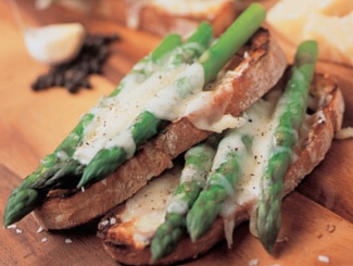 Voorjaar, tijd voor zon, asperges en een heerlijk glas wijn!