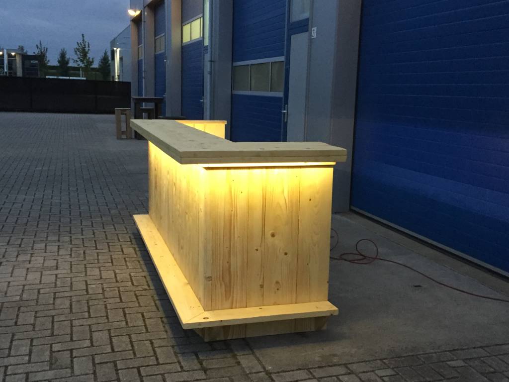 Bar / Balie van steigerhout met LED verlichting - Maatwerk Steigerhout Bar / Balie van steigerhout met LED verlichting - Maatwerk Steigerhout