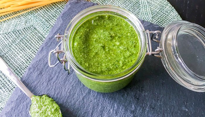 Echte Italiaanse pesto maak je lekker zelf