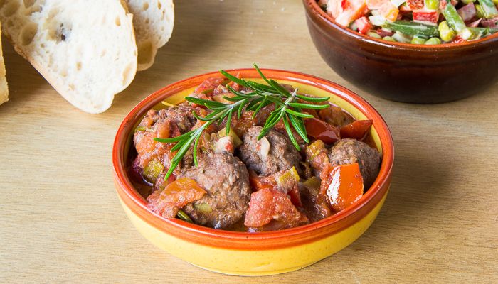 Spaanse gehaktballetjes met tomatensaus