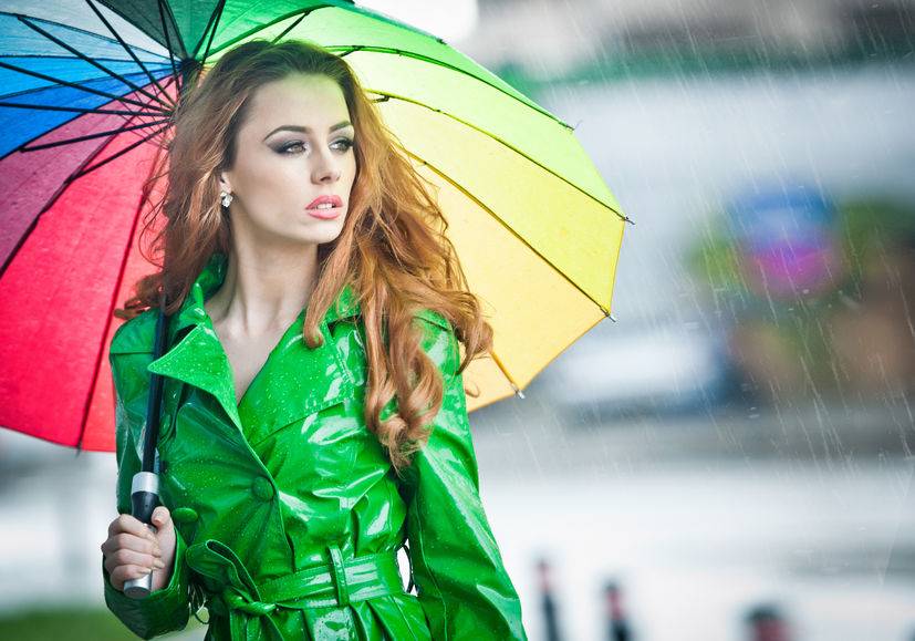 4 TRENDIGE HAIRSTYLES, DIE PERFEKT FÜR EINEN REGENTAG SIND