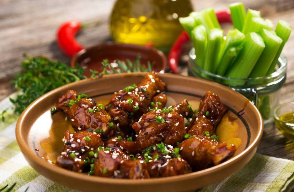 Sticky Chicken Wings met Ballymaloe Steaksauce