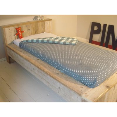 "Bremnes" Bett aus Bauholz