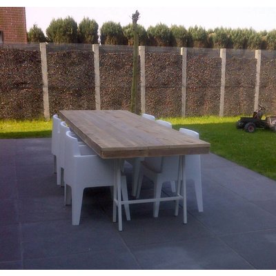 "Lystrup Garten" Tisch aus Bauholz mit Trägern aus Stahl