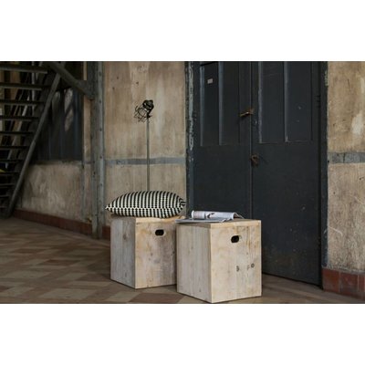 "Sande" Hocker aus Bauholz