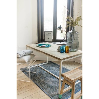 "Esbjerg" Tisch aus Uferholz/ Untergestell aus Stahl