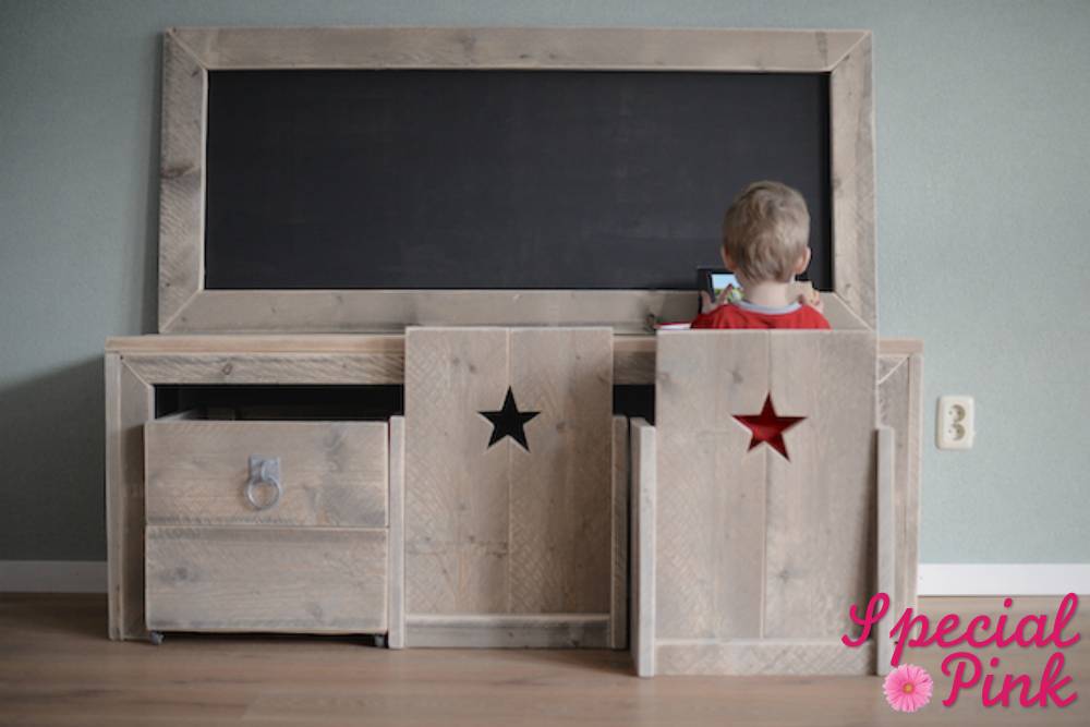 Kinder speeltafel van steigerhout, goedkoop bij special pink ... Speelhoek woonkamer kinder