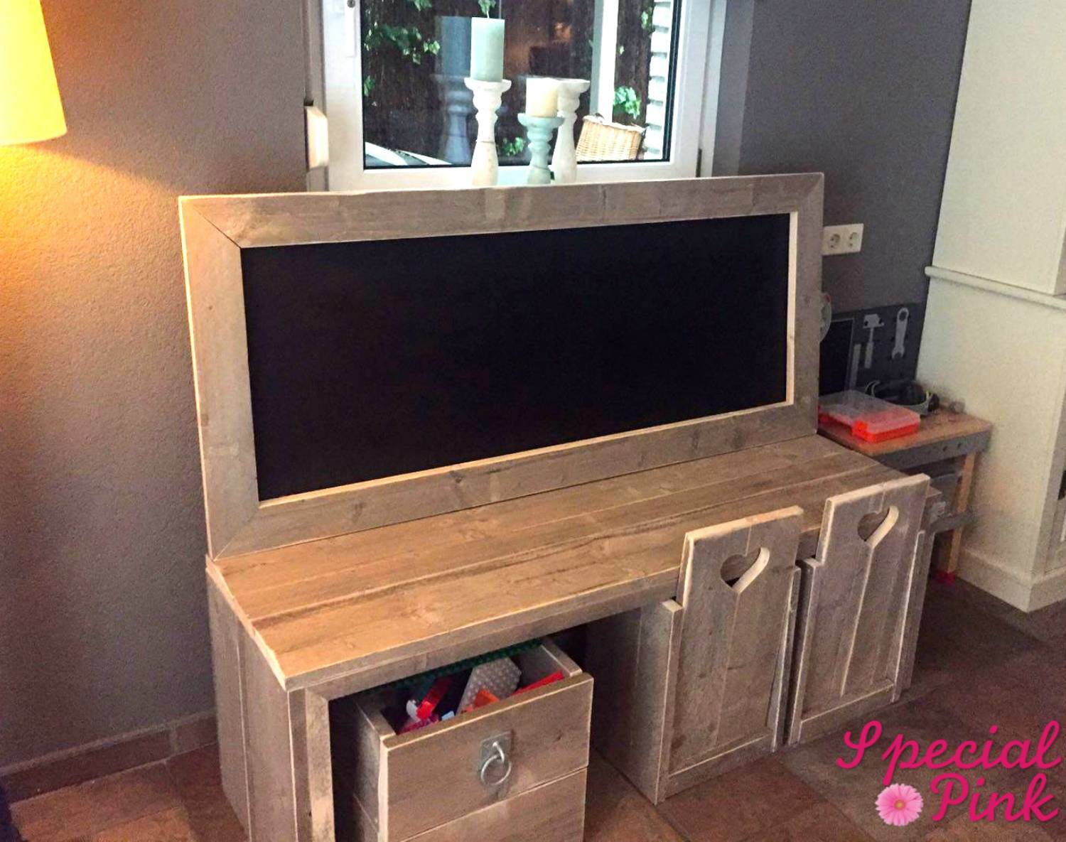 EEN NIEUWE SPEELTAFEL VOOR ISABEAU & MATZ