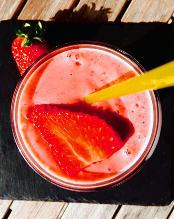 ERDBEER-SMOOTHIE MIT LUCUMA