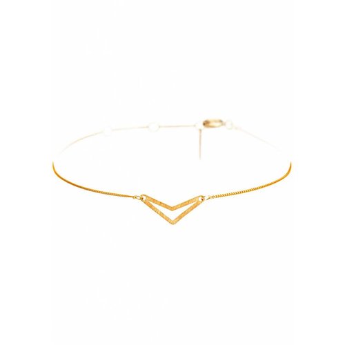 Dutch Basics Triangle Bracelet 'TUI' _ Gold-Plated Dutch Basics Triangle Bracelet 'TUI' _ Gold-Plated