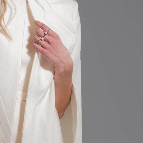 Dutch Basics Triple Pearl Ring Dutch Basics Triple Pearl Ring