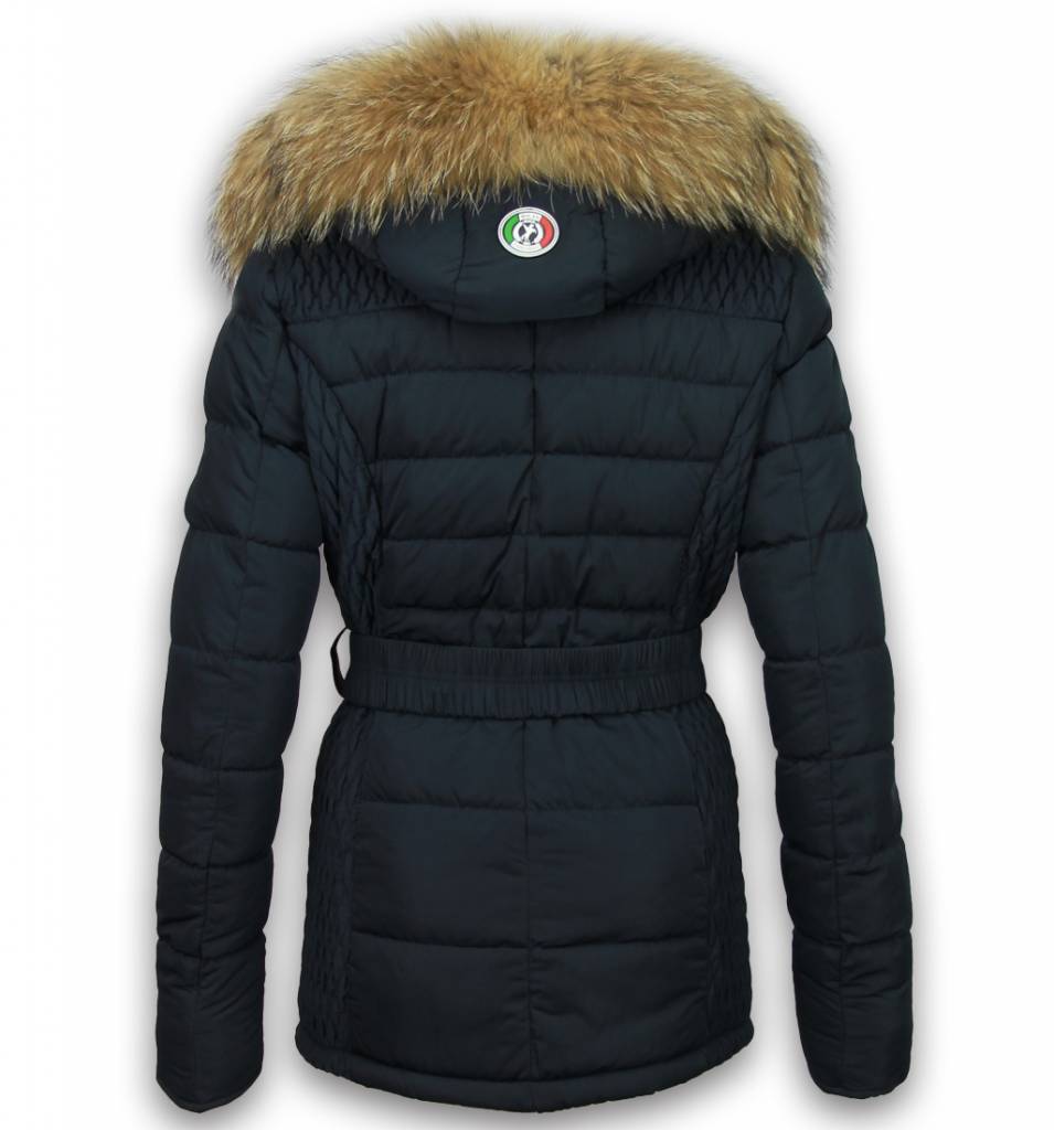 GUTSCHEINE Lange Jacken für Damen. Bei Baur findest du attraktive Damen Langjacken in einer großen Farbauswahl. Die Modelle sind sowohl in klassischem Schwarz als auch in den aktuellen Tönen der Saison im Sortiment vorhanden. Details wie Ziernähte und kleine Applikationen machen die Damen Langjacken zudem zu absoluten Lieblingsstücken. Besonders beliebt sind die großen Kapuzen mit einem .