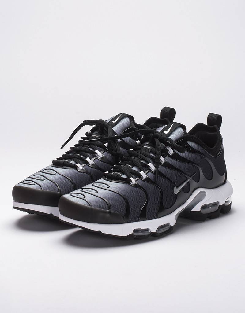 nike tn plus ultra black