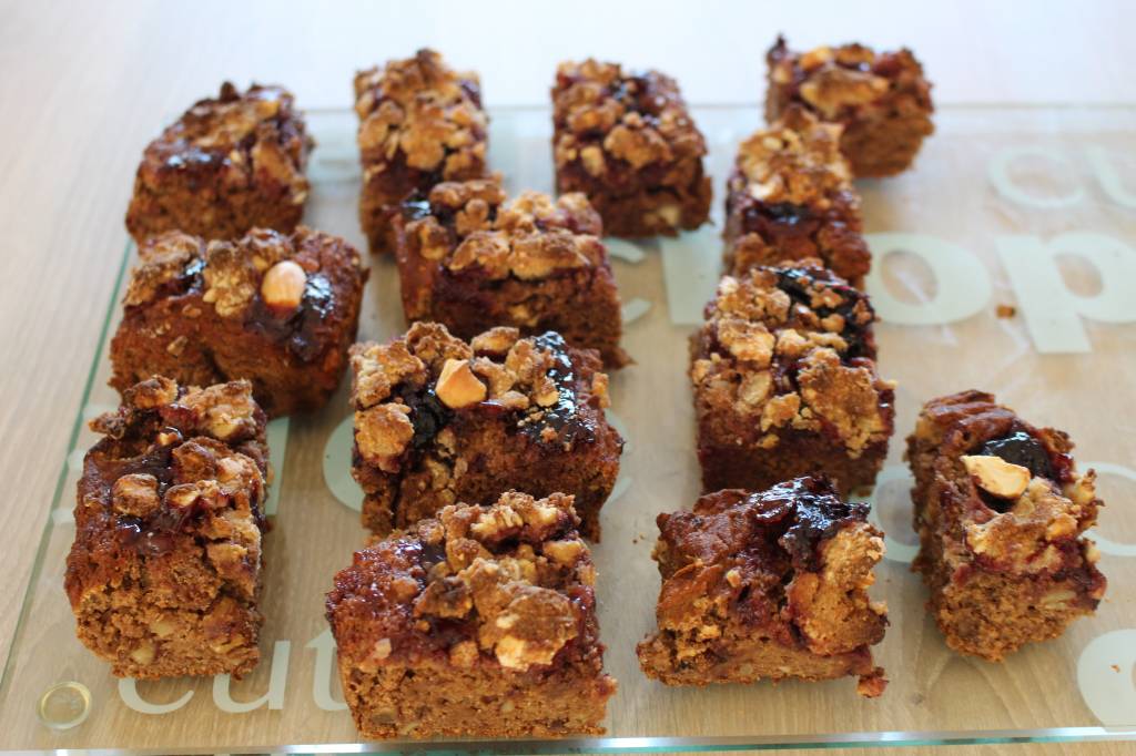 Glutenvrije koffie-kersenkruimelkoek