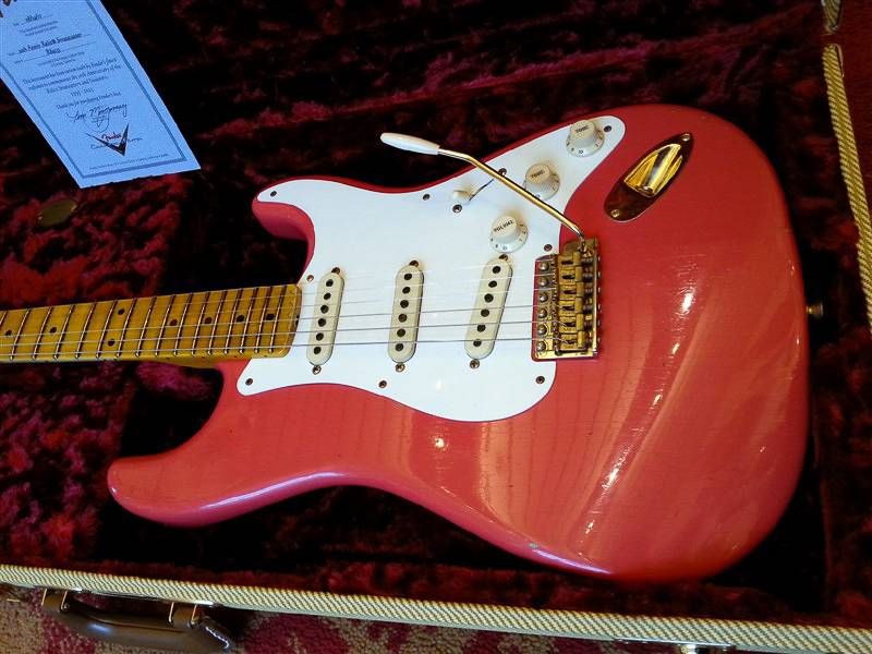 Fender Limited 20th Anniversary Relic Strat Faded Fiesta Red Fender Limited 20th Anniversary Relic Strat Faded Fiesta Red