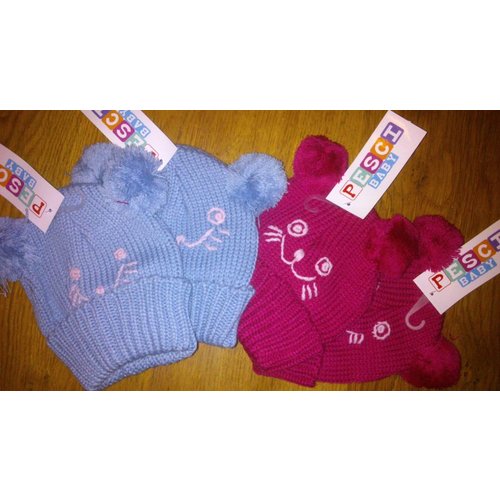 Pom Face Ears beanie. Mustje met pompom Pom Face Ears beanie. Mustje met pompom
