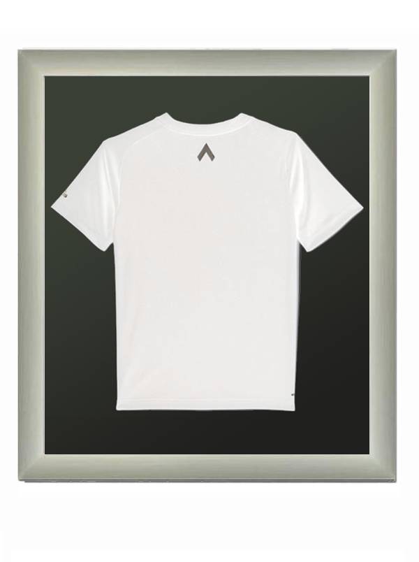 T-shirt , voetbalshirt of andere kleding inlijsten