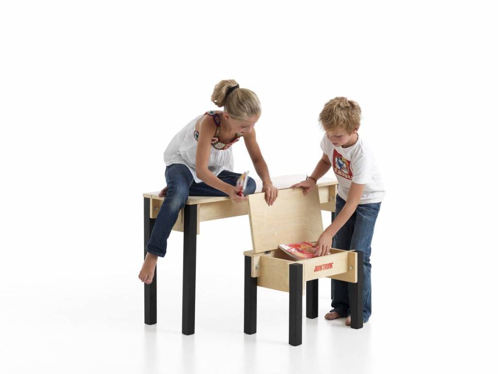Houten kindermeubels met handig opbergsysteem