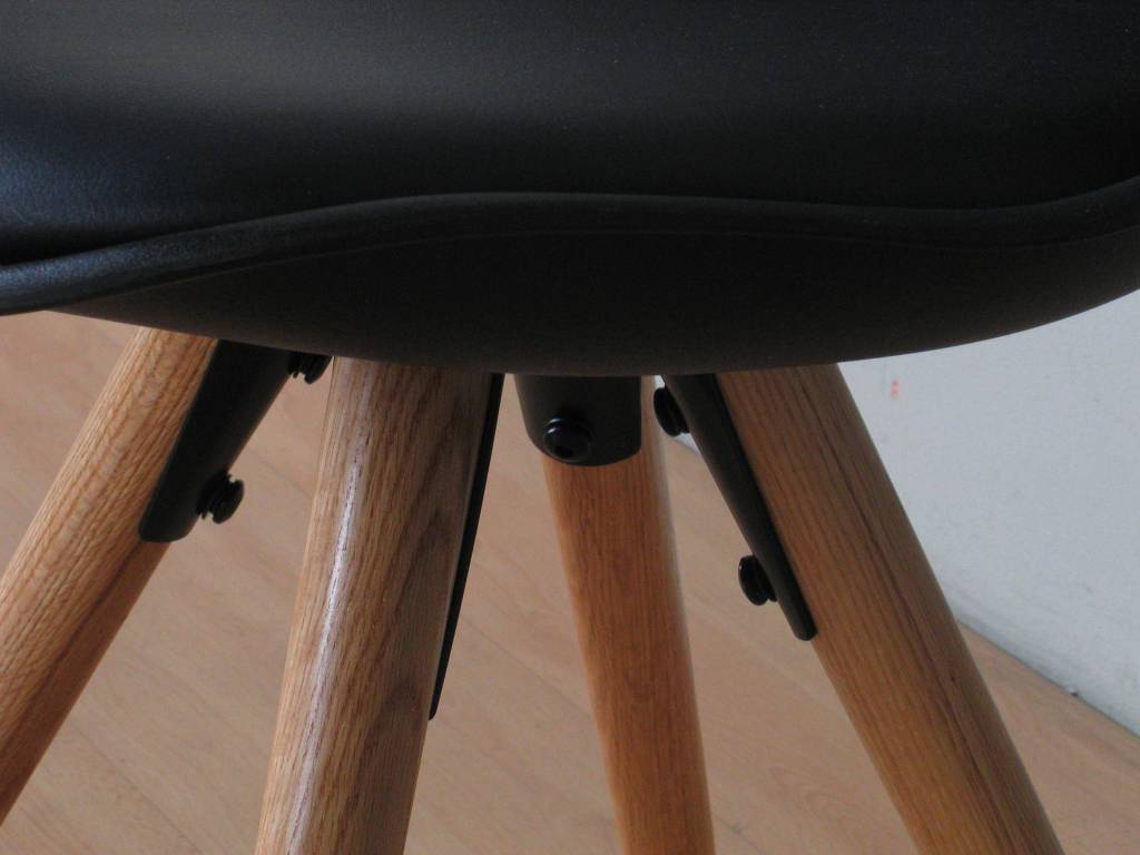kuipstoel wit zwart onderstel nelle kuipstoel zwart eiken onderstel kuipstoel wit zwart onderstel nelle kuipstoel zwart eiken onderstel