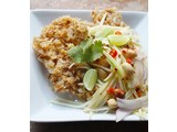 Gefrituurd katvisvlees met groene mango (Yam pla duk foo)