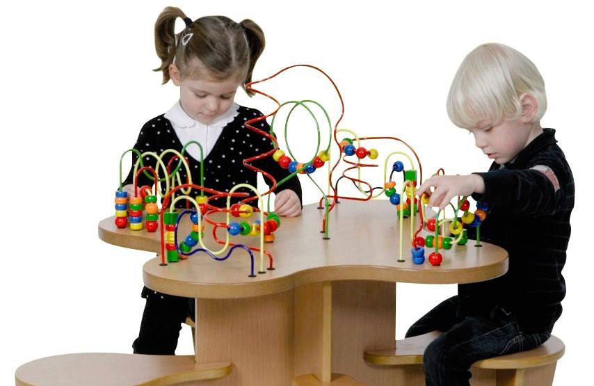 Kinderspieltische für Spielecken