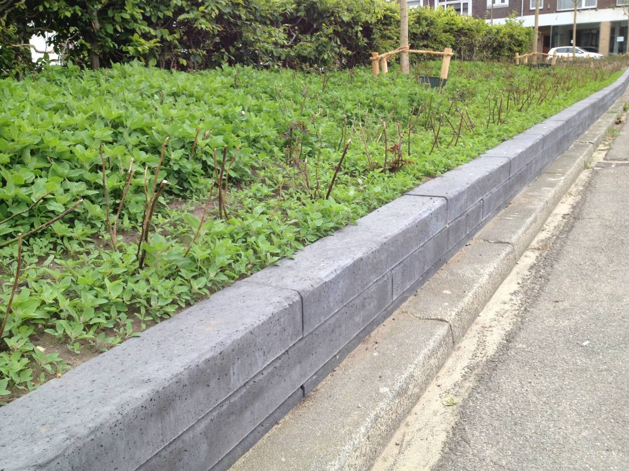 Het gebruik van een betonbiels in uw eigen tuin
