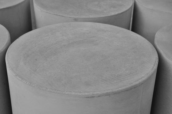 Ronde poefs beton, praktisch en uiterst veelzijdig