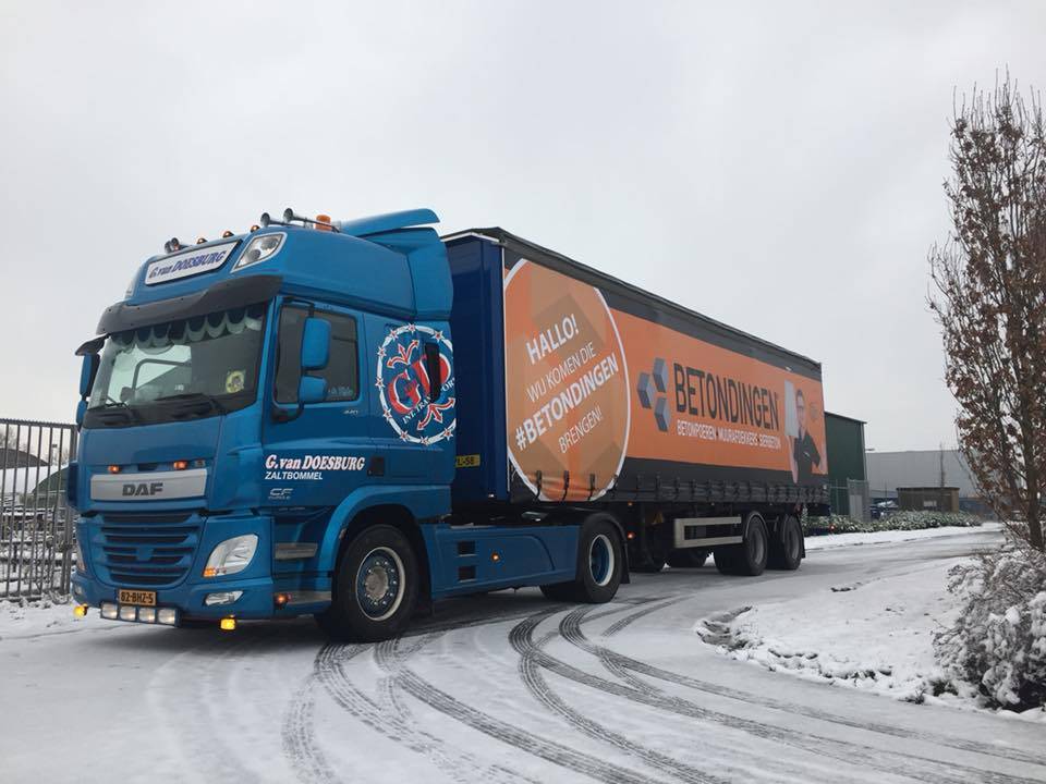 Betondingen® heeft een eigen bedrukte vrachtwagen trailer